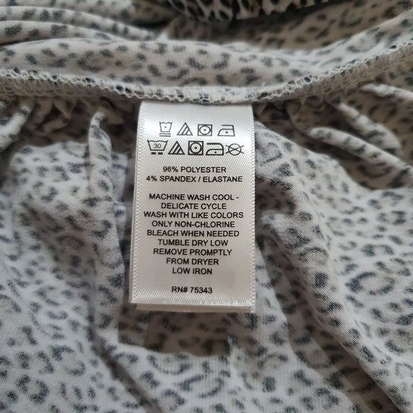 Tahari Leopard Print Ruched Top - Picture 8 of 8